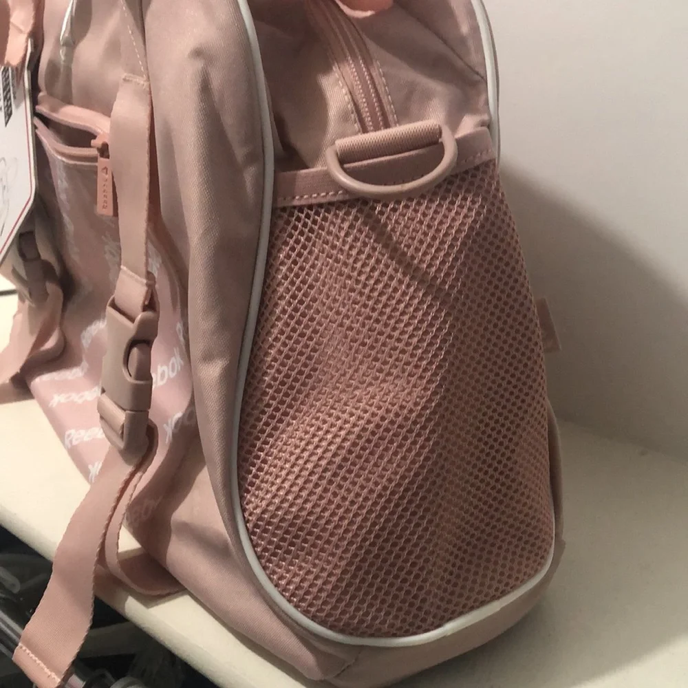 Reebok Axle Tote Bag 14” x 22” x 7” Water Resistant Multipocket Straps Pale Pink - Picture 4 of 14